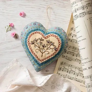 [EMHRT1F] Embroidered Heart Felt Craft Mini Kit